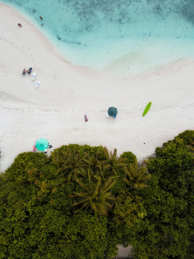 L’île locale d’Ukulhas aux Maldives