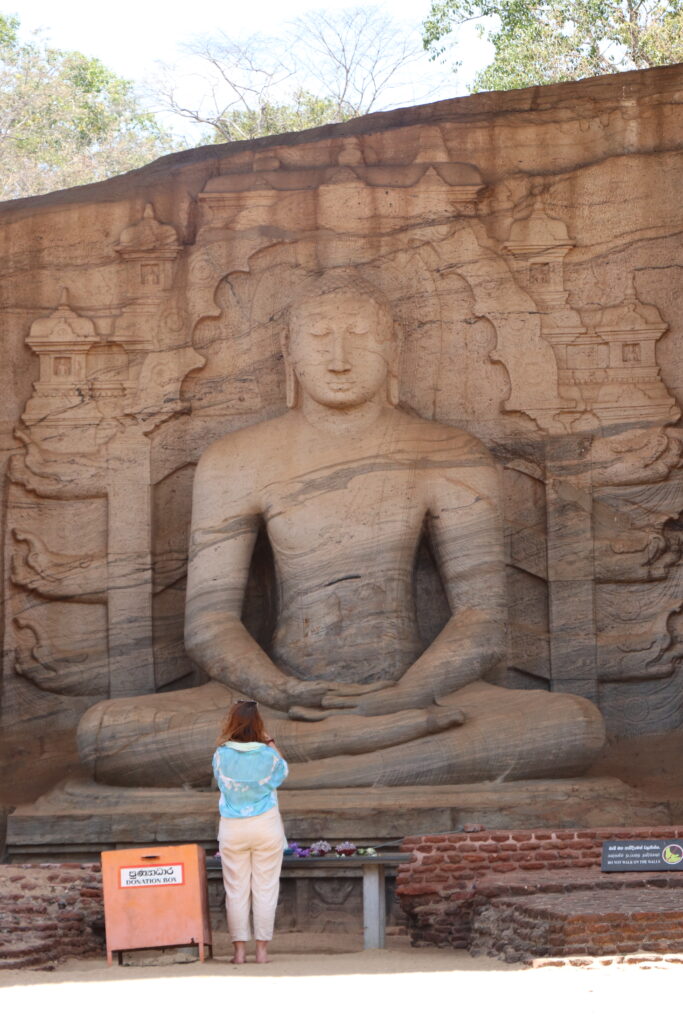 Les statues de Bouddha sculptées dans la roche au Gal Vihara, à Polonnaruwa, au Sri Lanka.