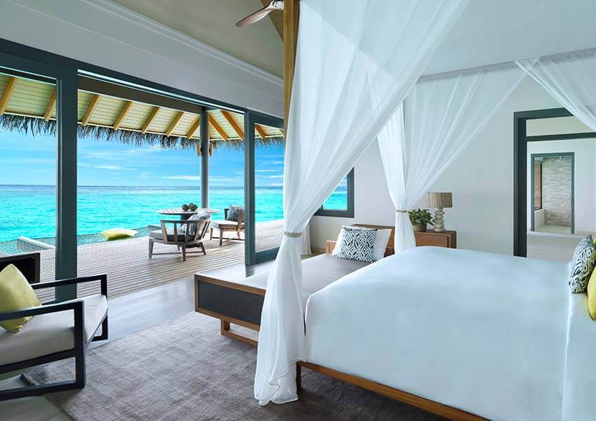 Villas sur pilotis avec hamacs aux Maldives