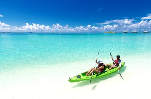 combiner une île locale et un resort de luxe aux Maldives