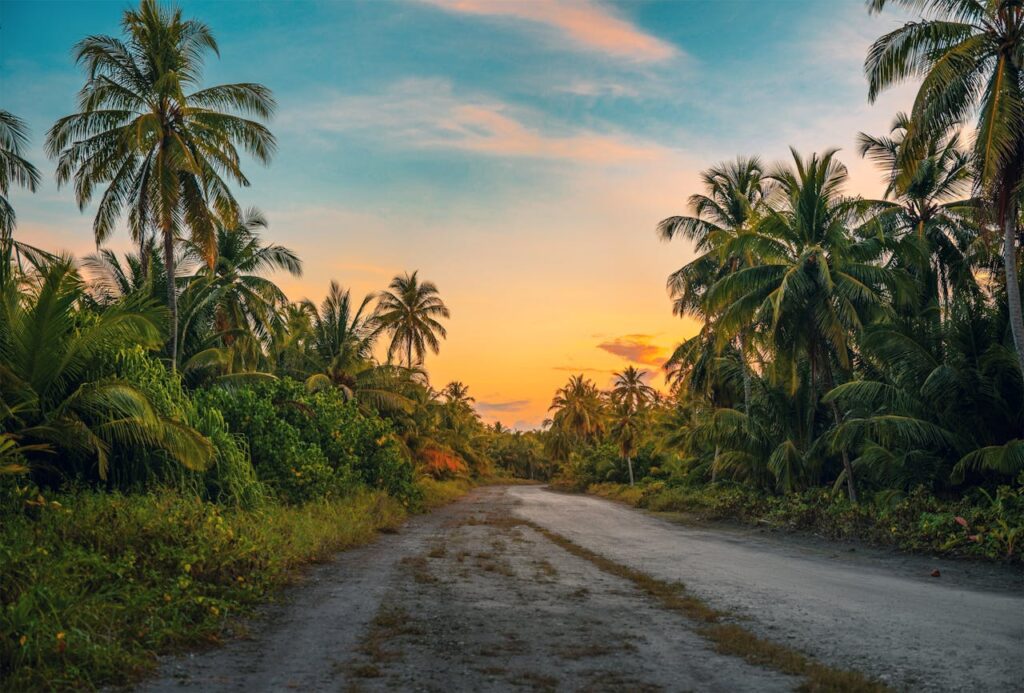 Combiner une île locale et un resort de luxe aux Maldives